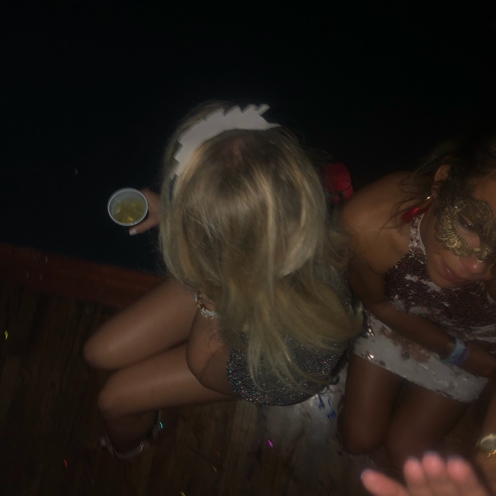 Meet your Posher, Zi-anne